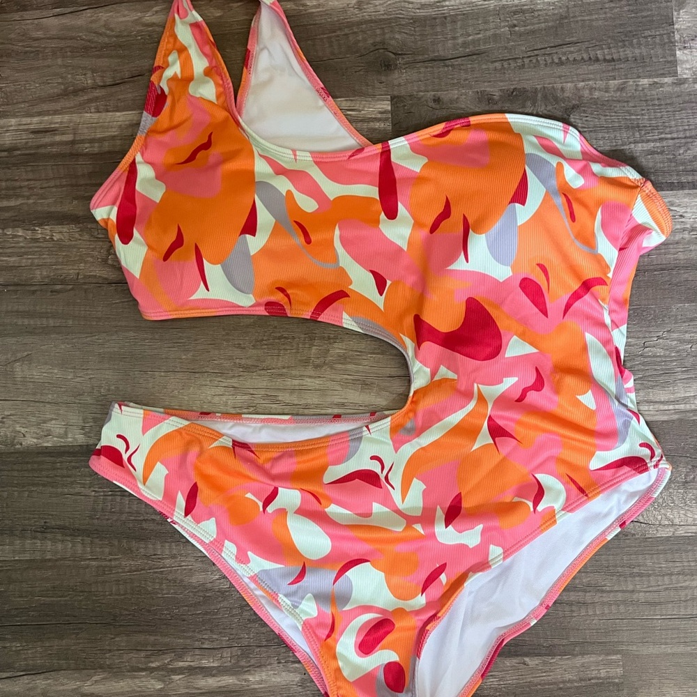 Super cute one shoulder one piece bathing suit with tummy cut-out! XXL